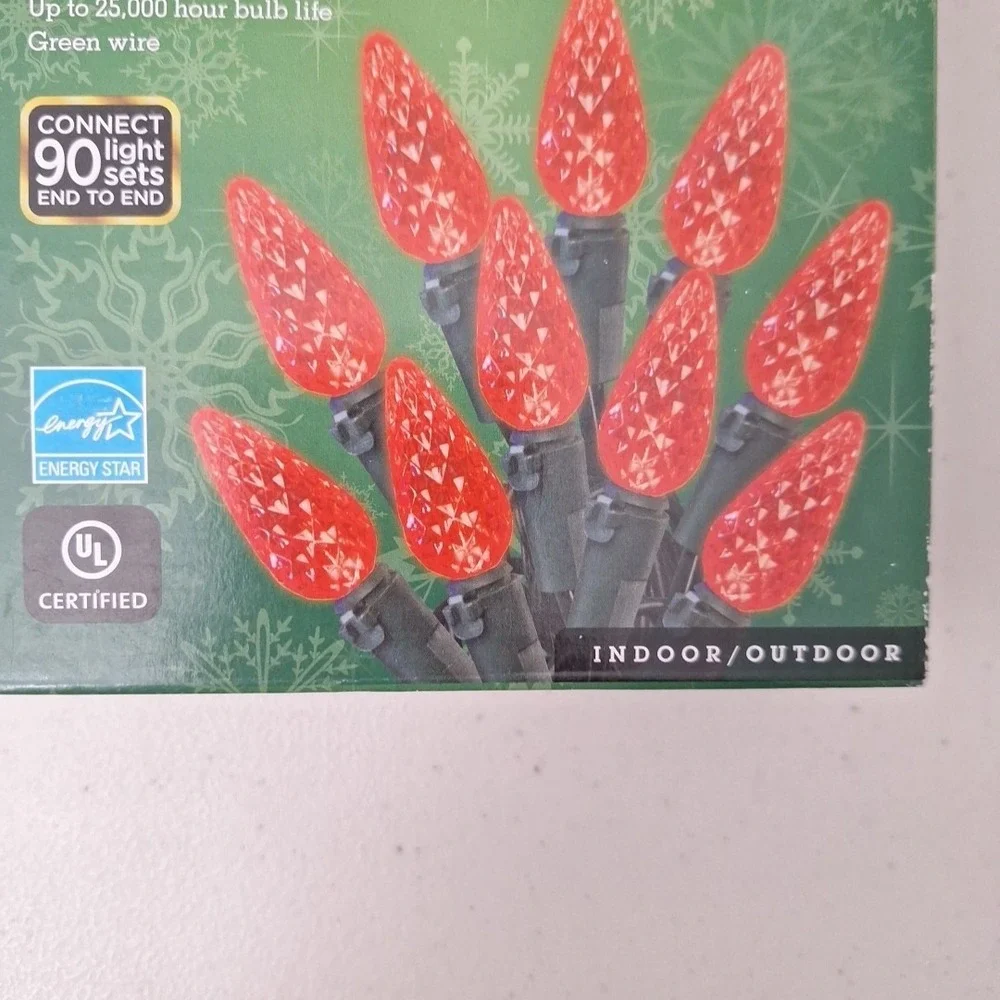 Sylvania 50 Red LED Lights C6 Steady Lit Indoor/Outdoor NEW